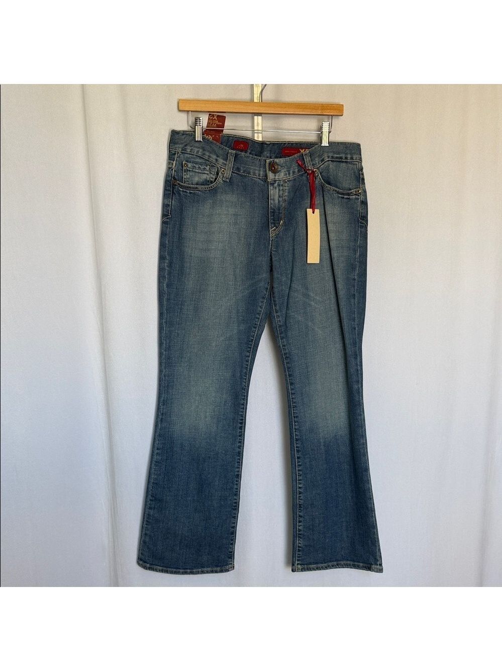 NWT Express Eva Curvy Bootcut Jeans Size 10 Short Medium Wash Stretch Low Rise